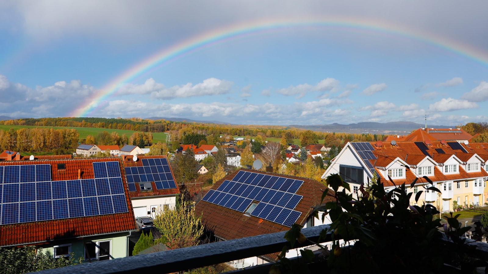 Solar PV and a Heat Pump: How to Use Surplus for Heating and Hot Water