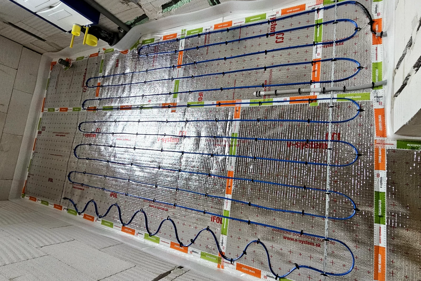 Elektrické podlahové topení - Novostavba RD Konice - odporové kabely zalité do anhydridu