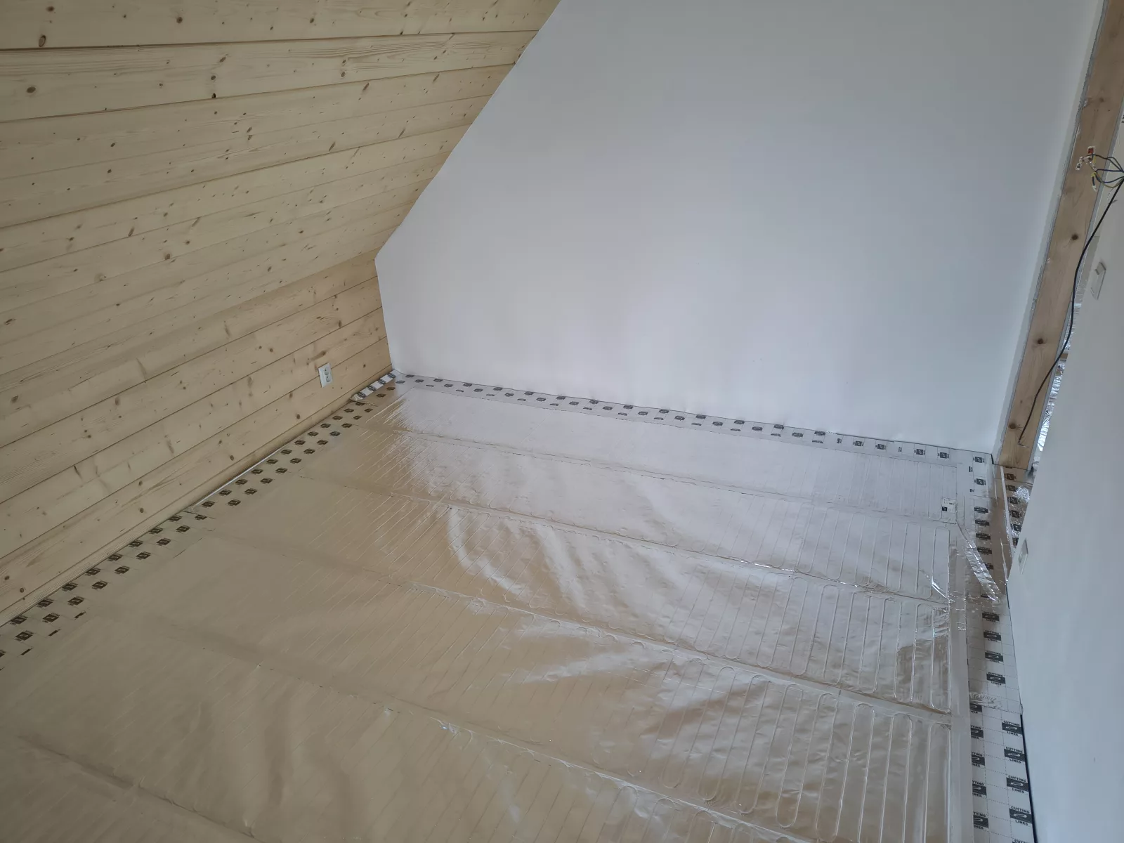 Dřevostavba Chata Velké Losiny - topné rohože do suché skladby — foto 2