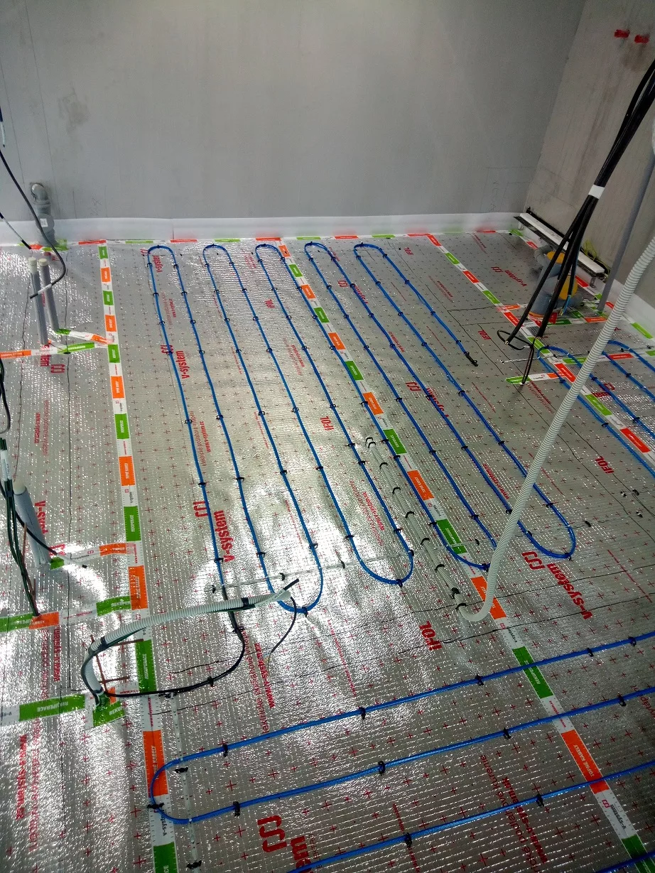 RD Olomouc - podlahové topení, instalace příček až po pokládce — foto 4