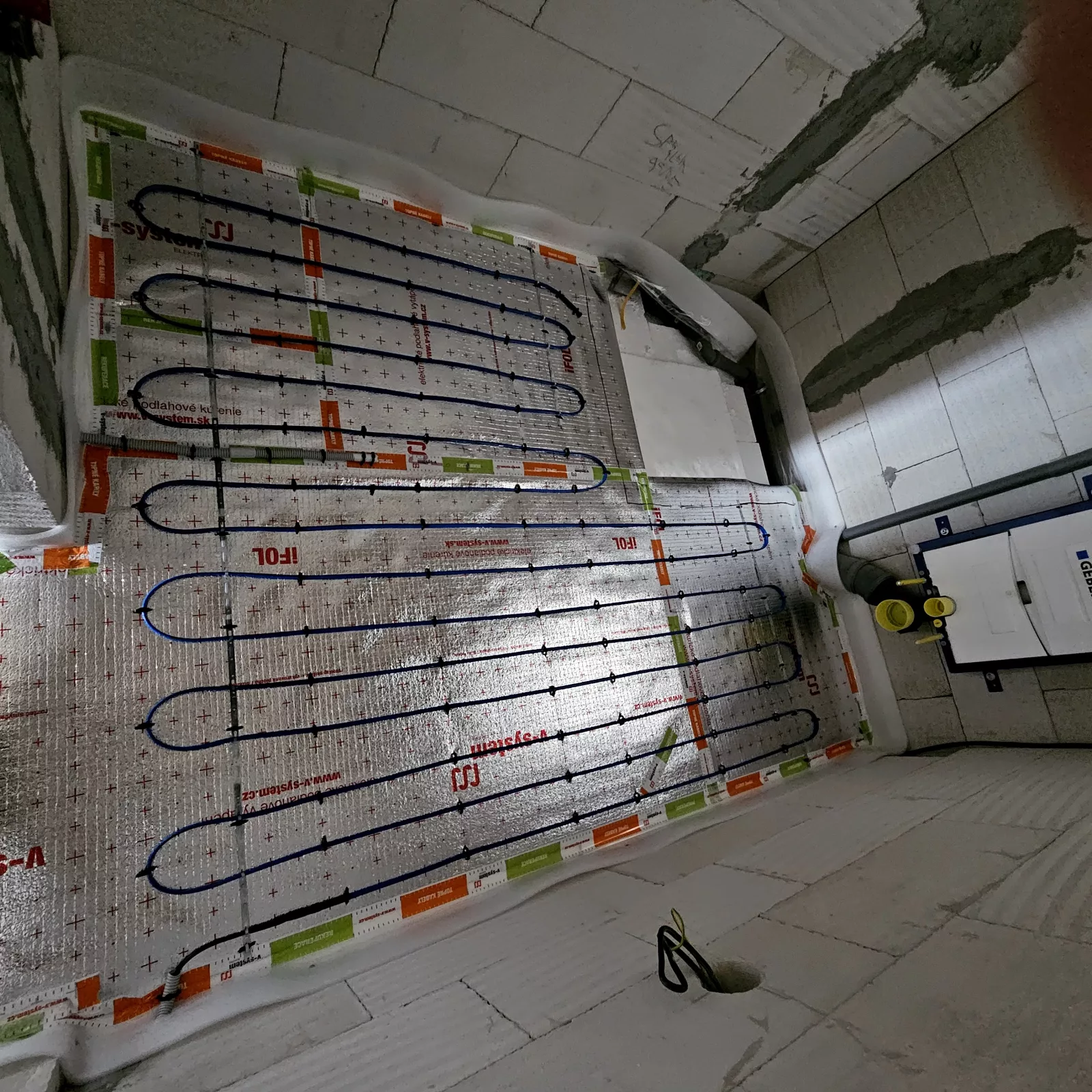 Elektrické podlahové topení - Novostavba RD Konice - odporové kabely zalité do anhydridu — foto 2